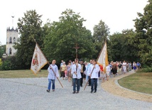 Procesja z obrazem św. Anny przeszła przez park Muzeum Romantyzmu do kościoła parafialnego