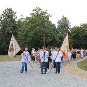 Procesja z obrazem św. Anny przeszła przez park Muzeum Romantyzmu do kościoła parafialnego