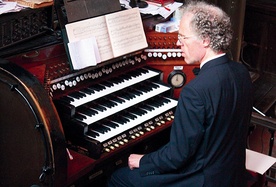Bernhard Haas na katedralnych organach zagrał  m.in. utwory Bacha, Platza i Schumanna