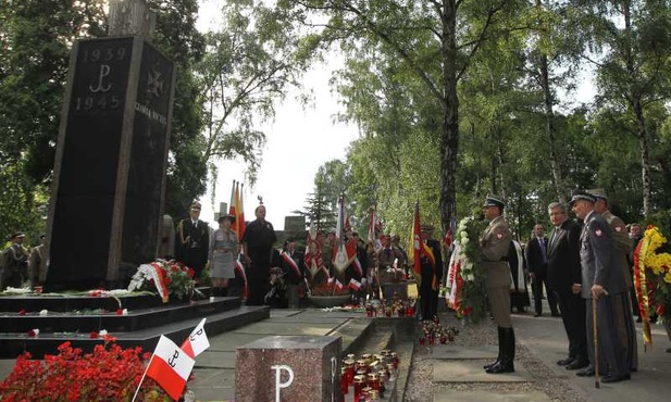 "Uczcijmy pamięć tych dziewcząt i chłopców"