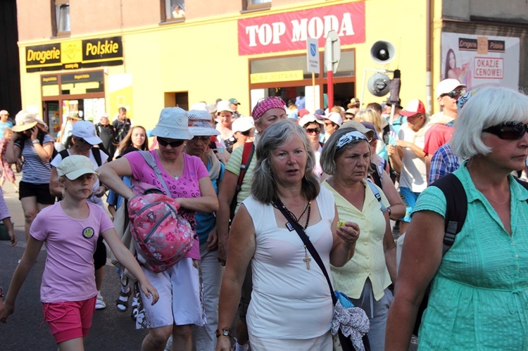 68. Pielgrzymka Rybnicka - dzień 3. - postój w Miasteczku Śl. 