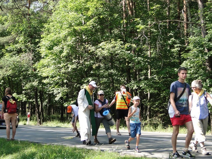 68. Pielgrzymka Rybnicka -dzień 3. - droga z Miasteczka Śl. do Miotka