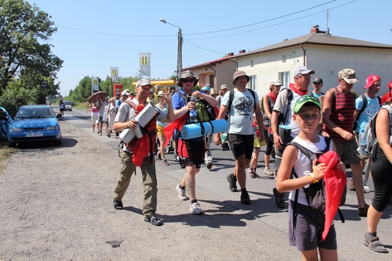 68. Pielgrzymka Rybnicka - dzień 4. - przedmieścia Częstochowy