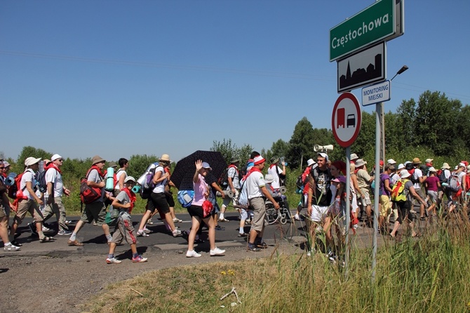 68. Pielgrzymka Rybnicka - dzień 4. - przedmieścia Częstochowy