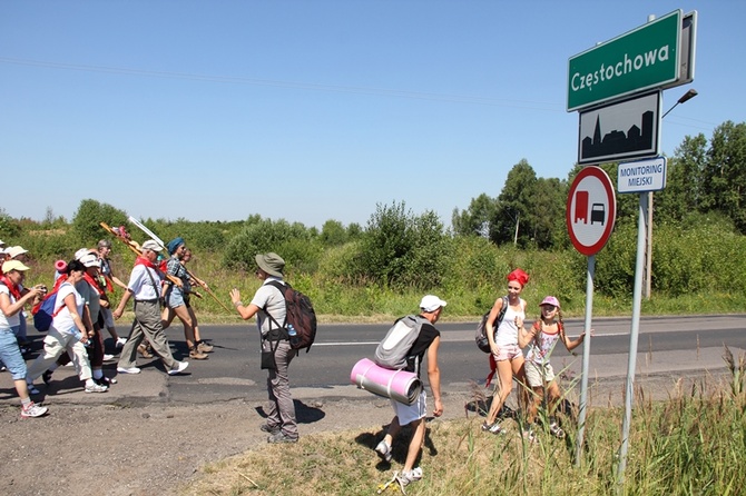 68. Pielgrzymka Rybnicka - dzień 4. - przedmieścia Częstochowy