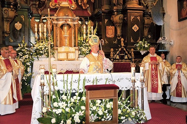 Uroczystej Eucharystii w intencji ojczyzny przewodniczył ks. bp Józef Zawitkowski