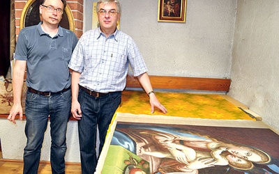  Ks. Andrzej Milewski i Szymon Zaremba pracowali w ostatnich miesiącach nad konserwacją obrazu Pani Gruduskiej