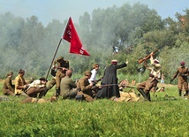  Co roku rekonstrukcja Bitwy Warszawskiej przyciąga wielu miłośników historii