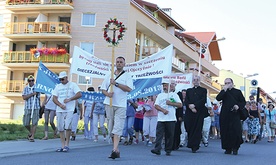 Powyżej: Marsz wyruszył z placu przy kościele bł. Karoliny w Tarnowie