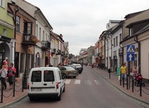 Na ul. Zduńskiiej w Łowiczu kierowcy zapłacą za parkowanie