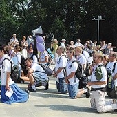 Najpiękniejszy na pielgrzymce jest moment zawierzenia Matce Bożej. Na zdjęciu 2 fioletowa na Jasnej Górze przed rokiem