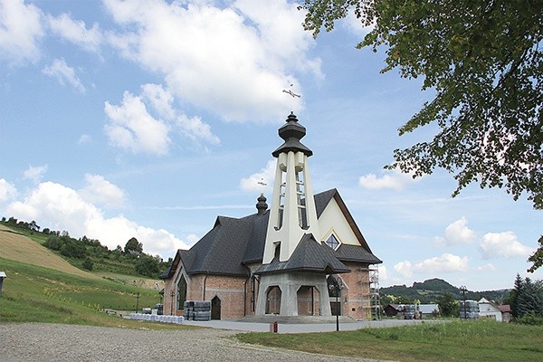  Nowa świątynia, w której dwa lata temu umieszczono cudowny obraz 