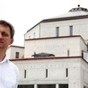 – Do tej pory przechowuję pierwszy szkic, ilustrujący pomysł na ułożenie budynków w Centrum Jana Pawła II – mówi Andrzej Mikulski