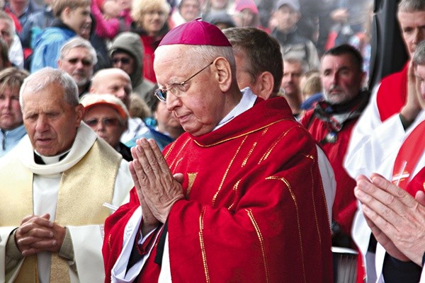 Biskup Stefan jest w coraz lepszej formie. Patronalny dzień ordynariusza legnickiego był okazją, aby podziękować za to św. Stefanowi Węgierskiemu