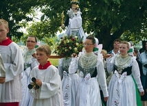 Ludowe stroje to u Serbołużyczan niemal codzienność. Ma to związek głównie z ich wielkim przywiązaniem do katolickiej wiary 