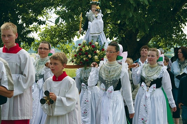 Ludowe stroje to u Serbołużyczan niemal codzienność. Ma to związek głównie z ich wielkim przywiązaniem do katolickiej wiary 