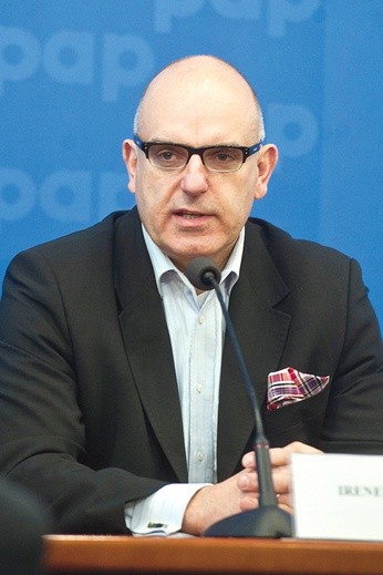 Ireneusz Jabłoński jest członkiem zarządu i ekspertem Centrum im. Adama Smitha. Od 1997 roku jest związany z branżami finansową i bankową