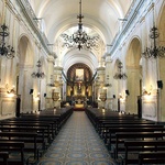 Katedra z XVIII wieku jest najstarszym kościołem w Montevideo, pamięta jeszcze czasy hiszpańskie. Niestety, dziś zwykle świeci pustkami