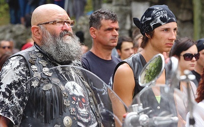  4.08.2013, Góra Świętej Anny. Ponad 6 tysięcy pojazdów i kilkanaście tysięcy osób z całej Polski i zagranicy wzięło udział w 11. Pielgrzymce Motocyklistów do sanktuarium na Górze Świętej Anny.