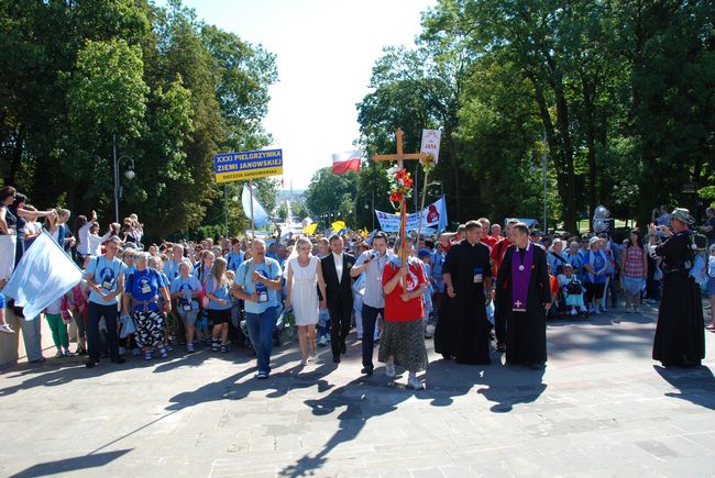 Pielgrzymi u stóp Matki