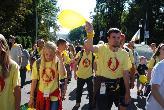 Pielgrzymi u stóp Matki