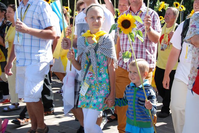 Pielgrzymi u stóp Matki