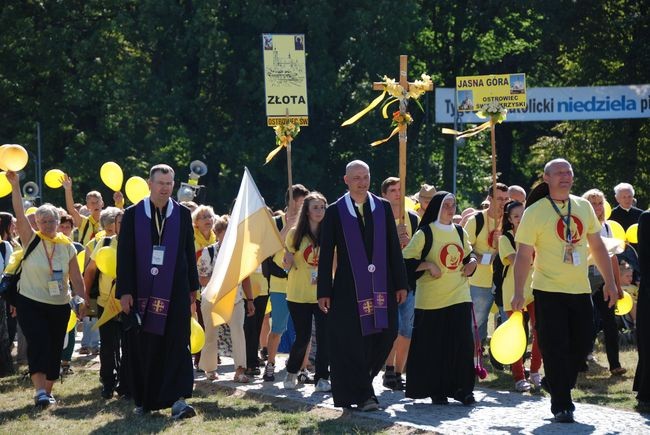 Pielgrzymi u stóp Matki