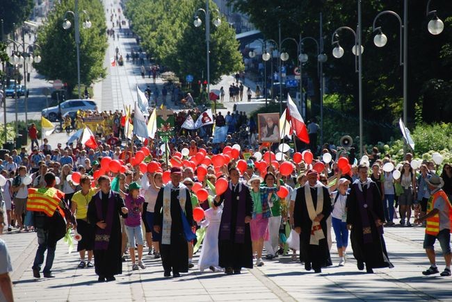 Pielgrzymi u stóp Matki