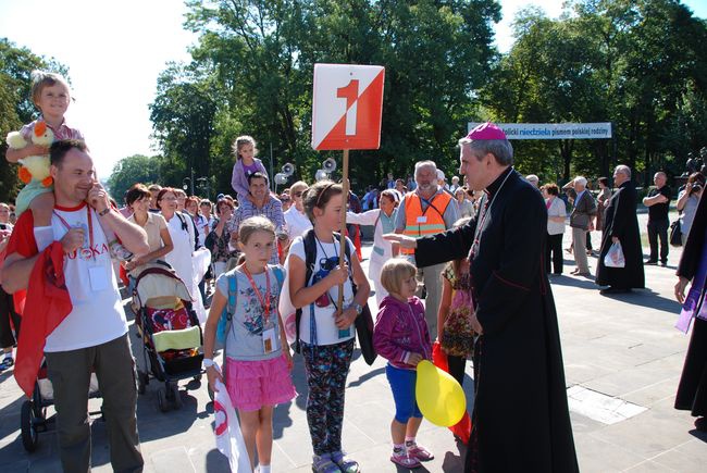 Pielgrzymi u stóp Matki