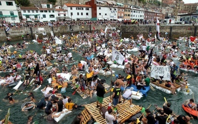 Płyną na czymkolwiek