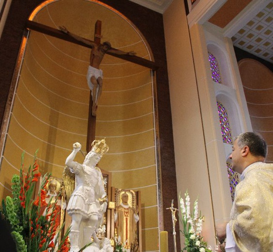 Figura św. Michała w Mościcach 