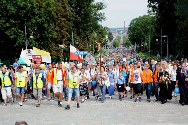 Pielgrzymi z naszej diecezji wchodzili na jasnogórski szczyt ponad trzy godziny