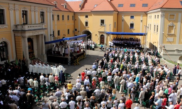 Nie o skandalach, ale wielkich czynach Bożych
