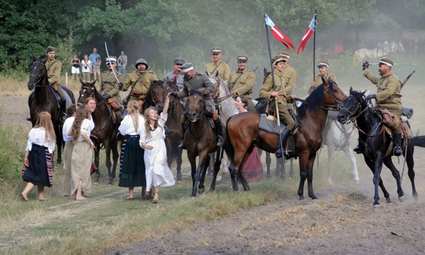 Zwycięzcy witani przez polskie dziewczęta