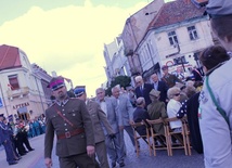 Przed Odwachem kwiaty złożyli przedstawiciele różnych środowisk