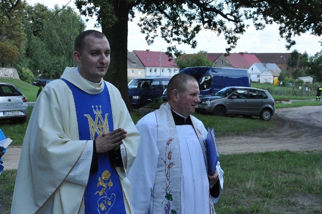 Poświęcenie kapliczki w Sokoli Dąbrowej