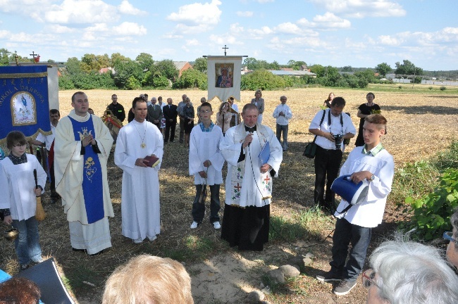 Poświęcenie kapliczki w Sokoli Dąbrowej