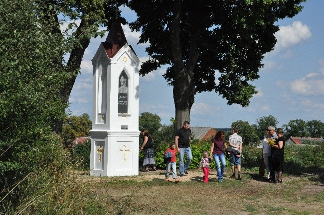 Poświęcenie kapliczki w Sokoli Dąbrowej