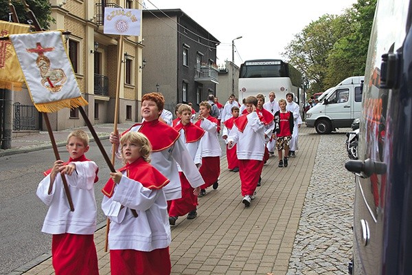 Ministranci w Piekarach Śl. podczas ubiegłorocznej pielgrzymki