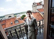 W ratuszu wyniki badania Barometru spędzają sen z oczu już prawdopodobnie od czerwca. Hanna Gronkiewicz-Waltz robi, co może, żeby odzyskać zaufanie mieszkańców. Czy to się uda?