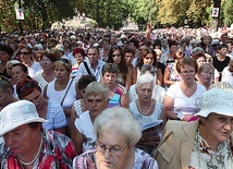 W Piekarach modliło się kilkadziesiąt tysięcy kobiet