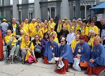 11 maja w Rzymie odbyła się beatyfikacja „apostoła chorych”  ks. Luigiego Novarese.  Na zdjęciu: Część z kilkuset pielgrzymów z naszej diecezji