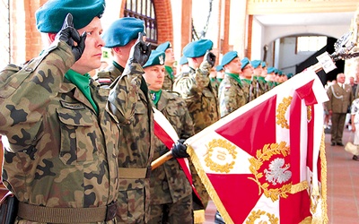 W uroczystościach wzięło udział ok. 250 żołnierzy i oficerów Garnizonu Wrocław