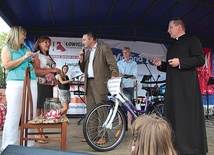 Pani Agnieszka już po raz drugi w Bąkowie wygrała rower