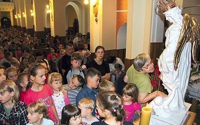 Podczas peregrynacji odbyło się specjalne nabożeństwo dla dzieci połączone z błogosławieństwem