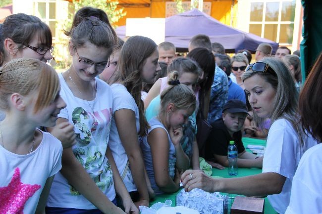 Na loterię przygotowano 1000 losów, z których każdy wygrywał