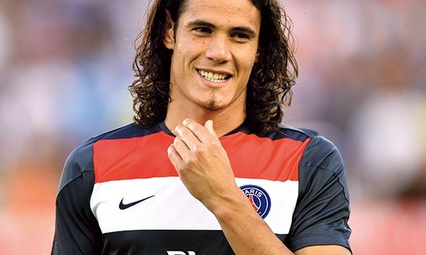 Edinson Cavani  przeprowadził się  z Neapolu do Paryża.  Teraz strzela gole dla Paris Saint-Germain