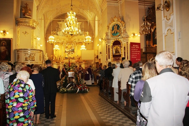 Ostatnie pożegnanie śp. Antoniny Małysiak w Oświęcimiu