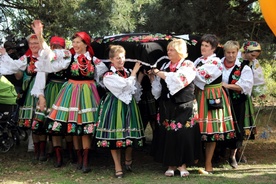 Efektowną poduszkę trzeba najpierw wnieść na scenę