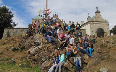 Ponad 40-osobowa grupa młodziezy z 5 parafii odpoczywała w Górach Świętokrzyskich